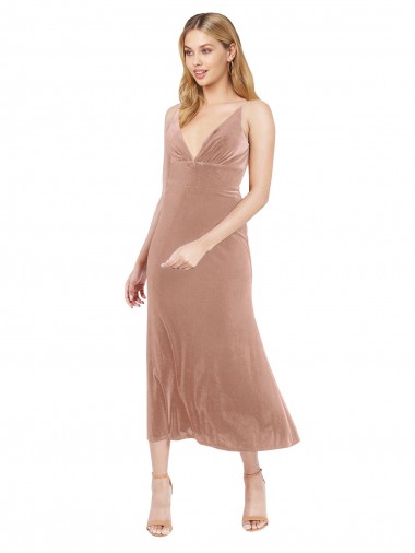 Inexpensive Midi Length Short V-Neck Velvet Cocktail Prom Dress / Homecoming Dress with Notched Neckline UK